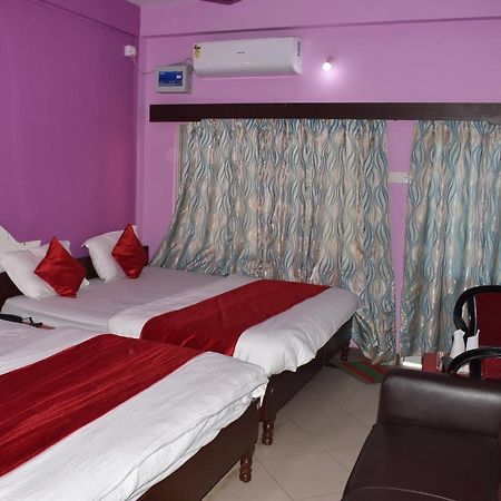 Hotel Parichay Puri Exteriör bild