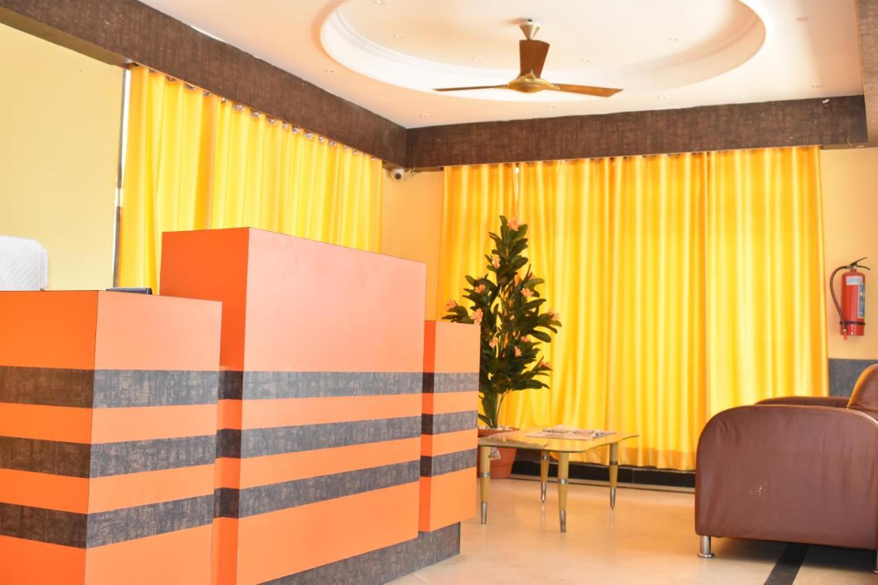 Hotel Parichay Puri Exteriör bild